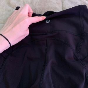 lululemon athletica Pants - Lululemon crop pant PERFECT CONDITION lululemon athletica Pants - Lululemon crop pant PERFECT CONDITION